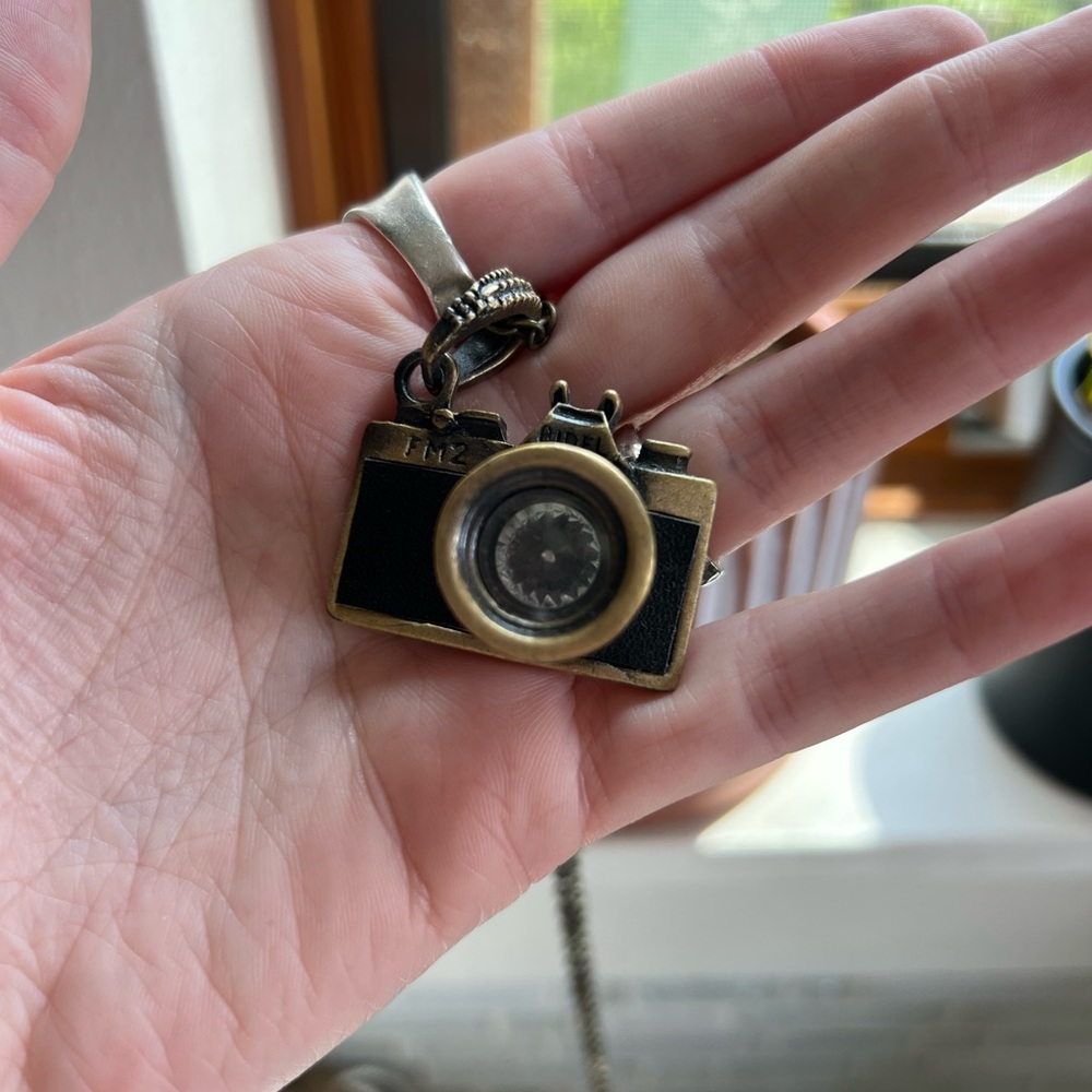 Vintage Style Black and Gold Camera Pendant - Picture 3 of 11